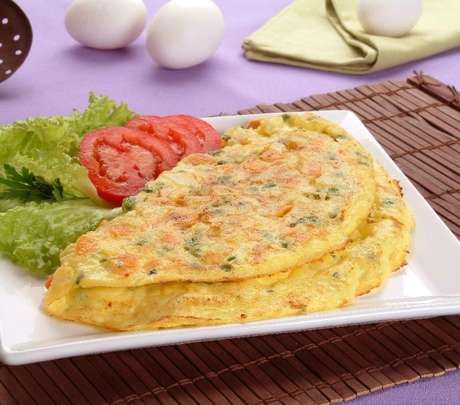 Está buscando uma receita rápida, leve e super fácil de fazer? Essa Omelete de Forno com Queijo e Legumes é a opção perfeita! Ideal para o café da manhã, almoço ou jantar, ela fica pronta em minutos e é uma ótima forma de aproveitar os legumes que você tem na geladeira.