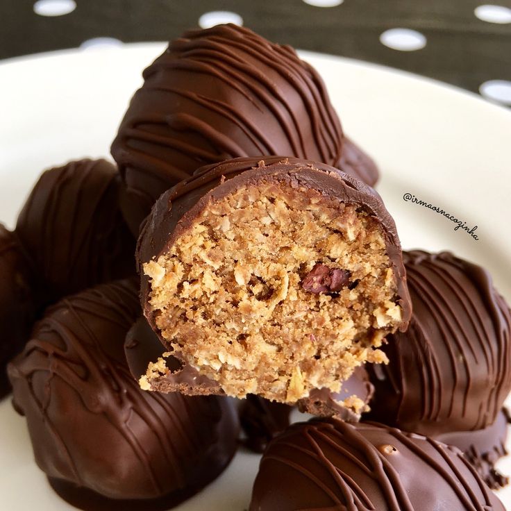 Bombom Low Carb: Chocolate Recheado com Frutas para uma Doce Tentação