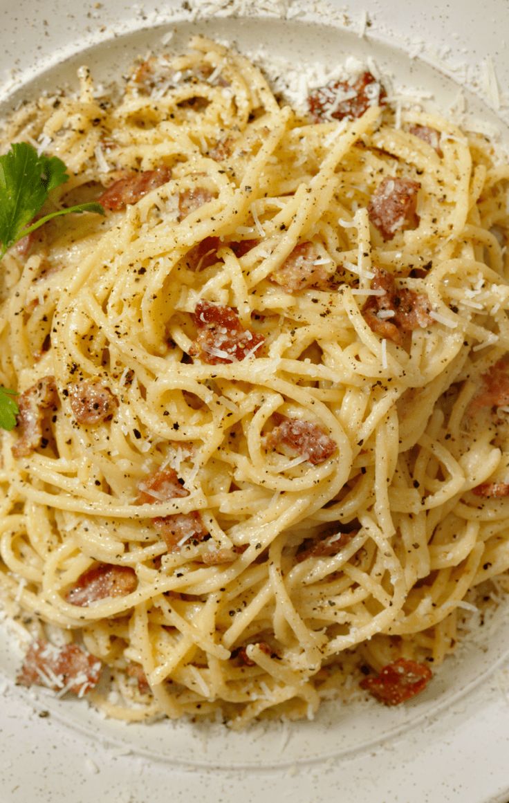 Macarrão à Carbonara Fácil