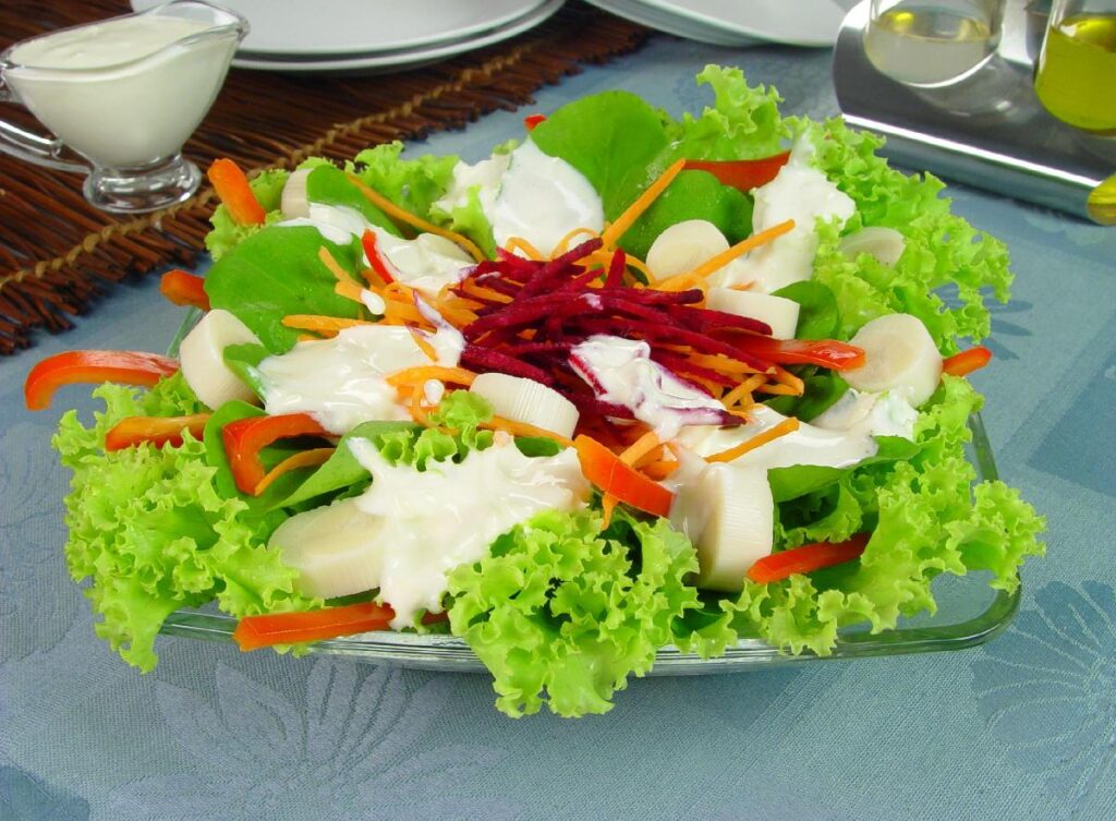 Salada Colorida com Molho Fácil