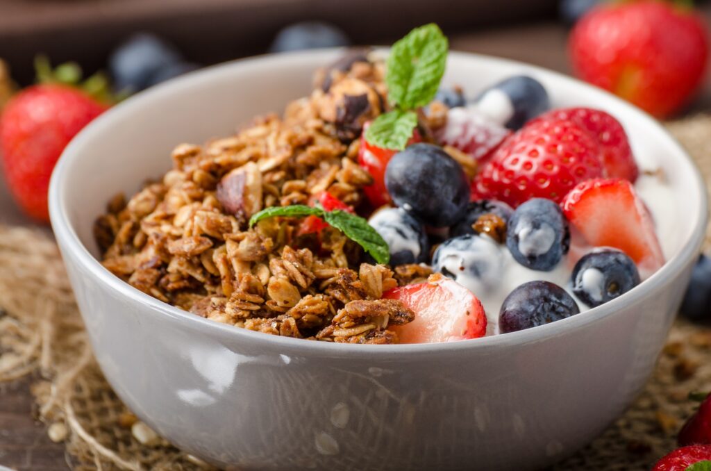 Bowls de Iogurte com Granola e Frutas