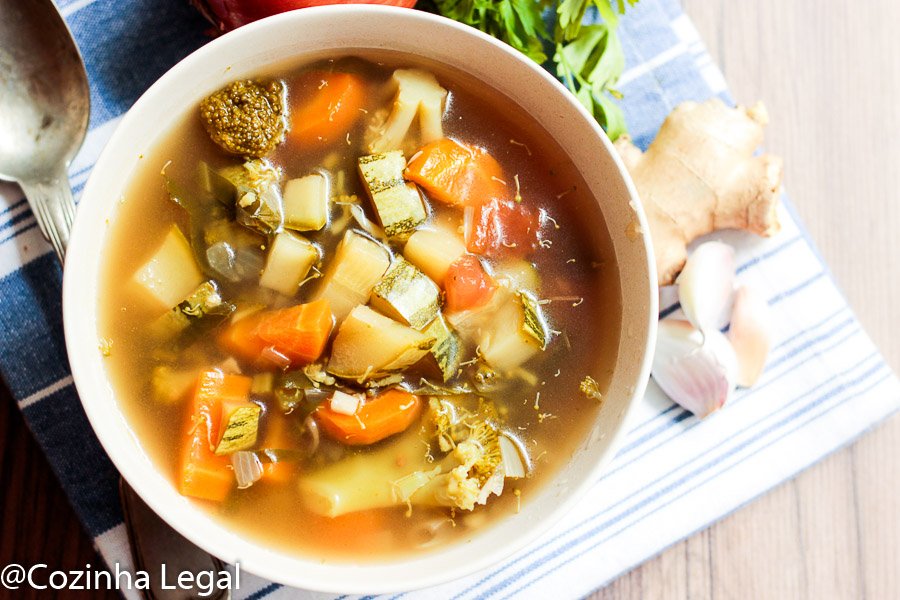 Sopa de Legumes com Gengibre